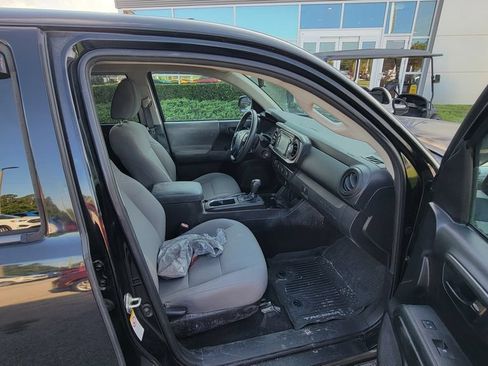 Used 2019 Toyota Tacoma SR w/ Four Season Floor Mat Package AWD/4WD image 14