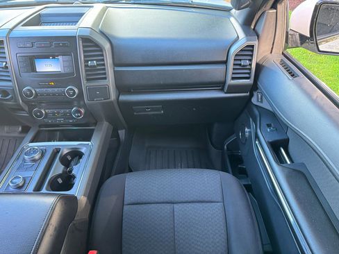 Used 2018 Ford Expedition Max XLT image 19