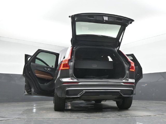 Used 2023 Volvo XC60 B5 Plus w/ Climate Package AWD/4WD image 54