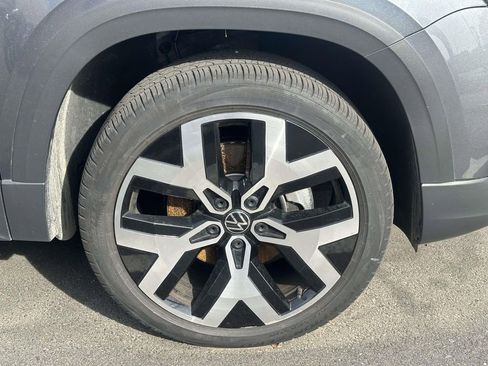 Used 2022 Volkswagen Taos SEL w/ Panoramic Sunroof Package image 11