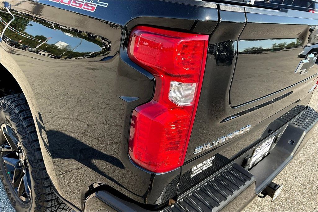Used 2024 Chevrolet Silverado 1500 Custom Trail Boss AWD/4WD image 27