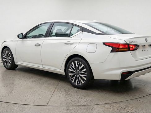 Used 2025 Nissan Altima 2.5 SV FWD image 6