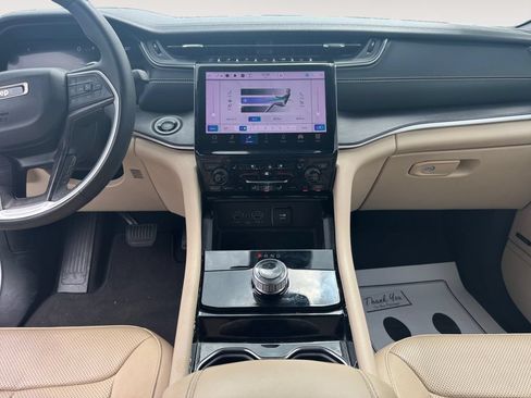 Used 2023 Jeep Grand Cherokee Limited w/ Luxury Tech Group II RWD image 11