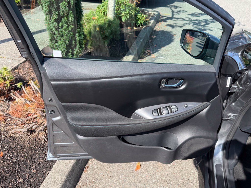 Used 2023 Nissan Leaf S FWD image 11