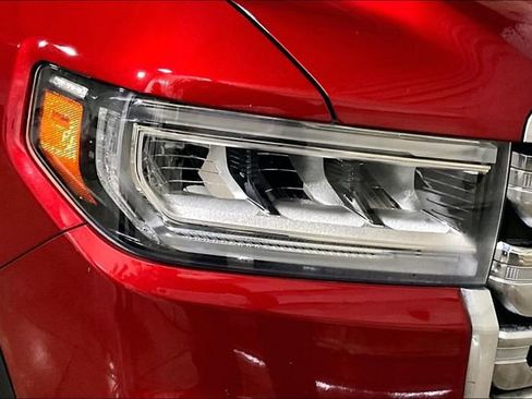 Used 2021 GMC Acadia SLE w/ Driver Convenience Package image 4