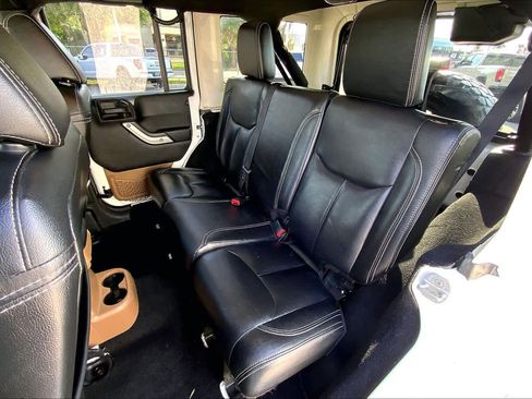 Used 2013 Jeep Wrangler Unlimited Sahara w/ Connectivity Group AWD/4WD image 17