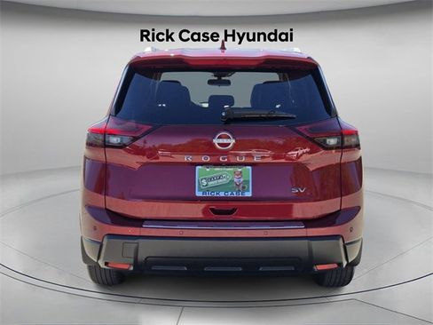 Used 2024 Nissan Rogue SV w/ SV Premium Package image 5
