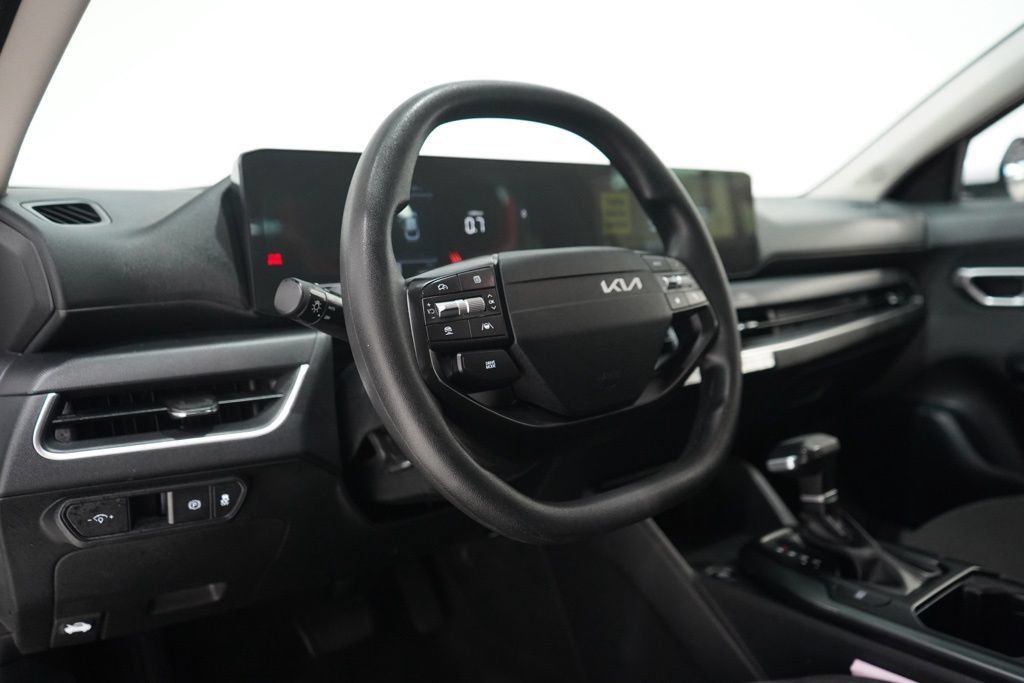 Used 2025 Kia K4 FWD image 15