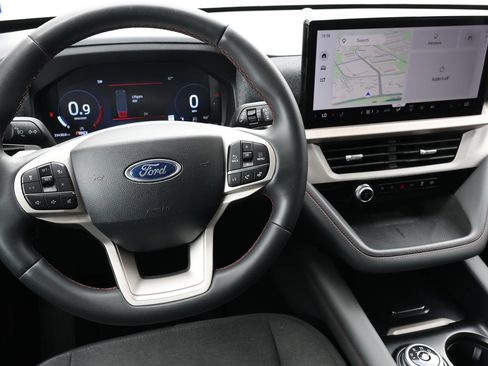 Used 2025 Ford Explorer Active RWD image 17
