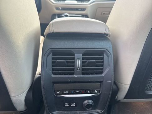 Used 2020 BMW 330i xDrive Sedan w/ Premium Package image 17