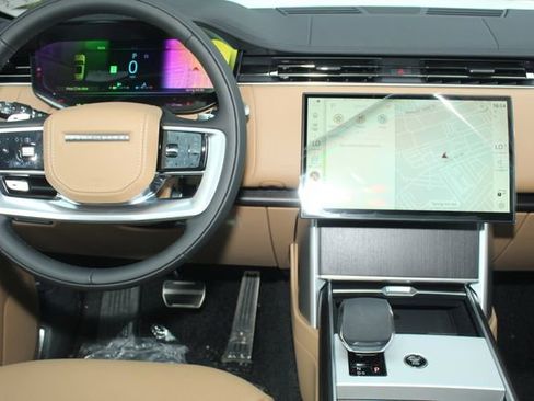 New 2026 Land Rover Range Rover Long Wheelbase SE image 4