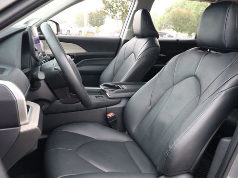 Used 2026 Toyota Grand Highlander AWD image 32