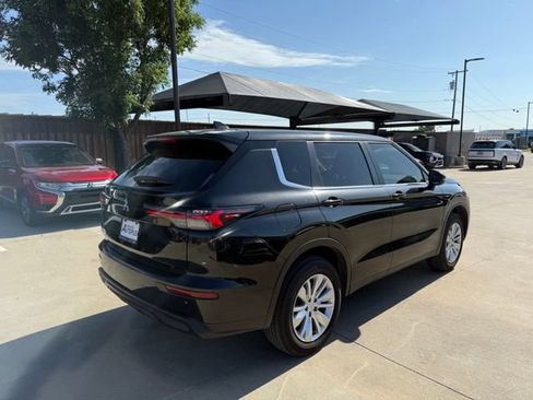 Used 2026 Mitsubishi Outlander ES FWD image 5