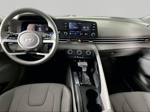 Used 2026 Hyundai Elantra SE FWD image 7