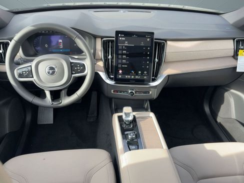 New 2026 Volvo XC90 T8 Plus image 25