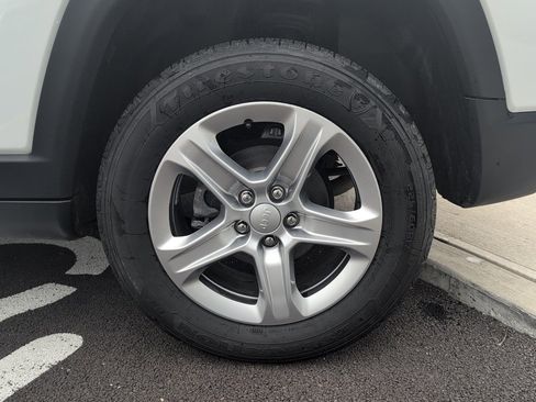 Used 2023 Jeep Compass Latitude w/ Convenience Group image 10