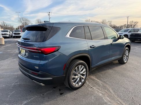Used 2025 Buick Enclave Preferred image 5
