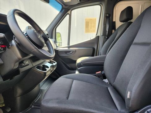 Used 2025 Mercedes-Benz Sprinter 2500 image 16