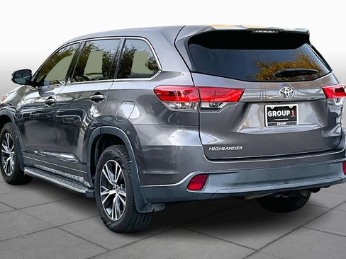 Used 2017 Toyota Highlander LE image 10