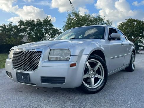Used 2008 Chrysler 300 LX RWD image 2