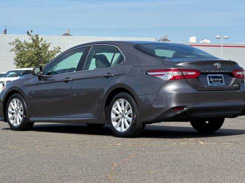 Used 2018 Toyota Camry LE image 7