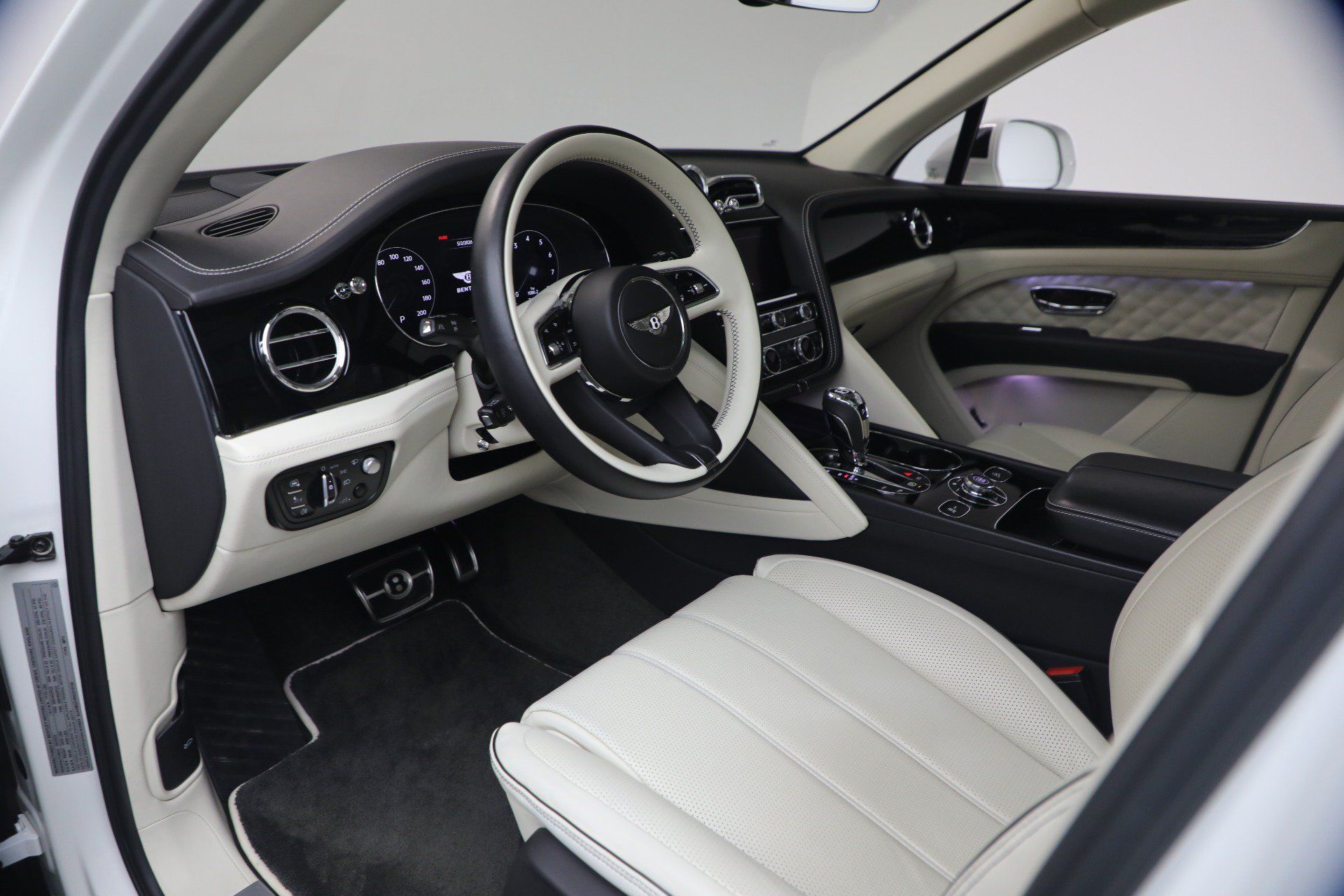 Certified 2022 Bentley Bentayga AWD/4WD image 19