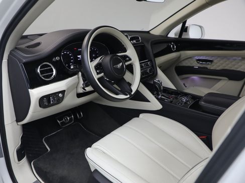 Certified 2022 Bentley Bentayga AWD/4WD image 19