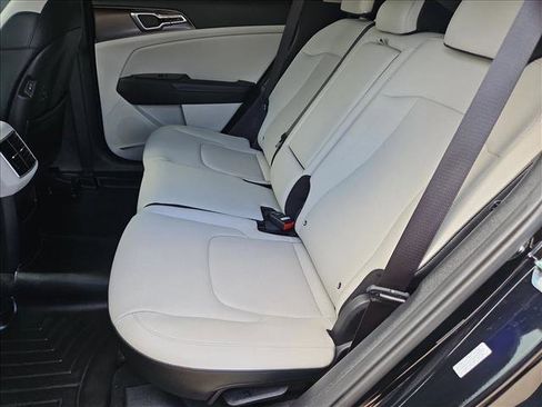 Used 2025 Kia Sportage EX w/ Premium Package image 20