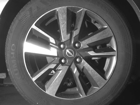 Used 2025 Nissan Versa SV FWD image 10
