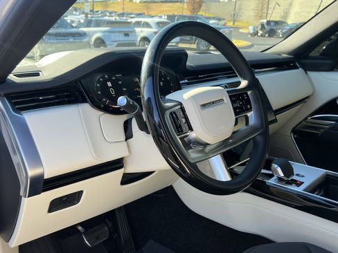 Used 2024 Land Rover Range Rover Long Wheelbase SE image 17