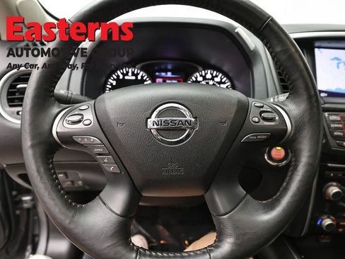 Used 2020 Nissan Pathfinder SL AWD/4WD image 10