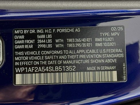 Certified 2025 Porsche Macan GTS image 34