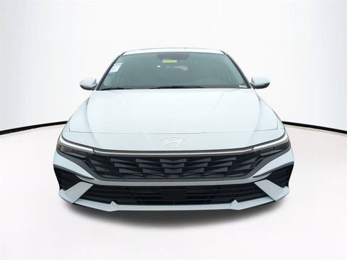 New 2026 Hyundai Elantra Limited FWD image 3