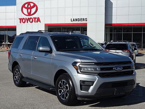 Used 2024 Ford Expedition XLT image 1