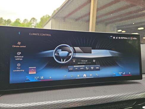 New 2026 BMW 330i Sedan w/ M Sport Package image 23