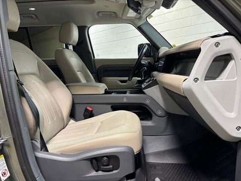 Used 2020 Land Rover Defender 110 First Edition image 32