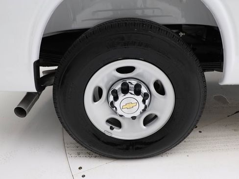 Used 2025 Chevrolet Express 3500 LT w/ LT Preferred Equipment Group image 9