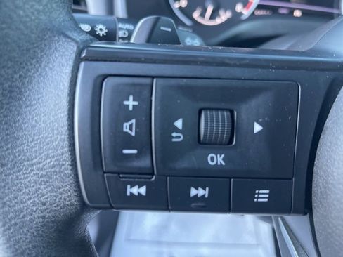 Used 2024 Nissan Rogue SV image 14