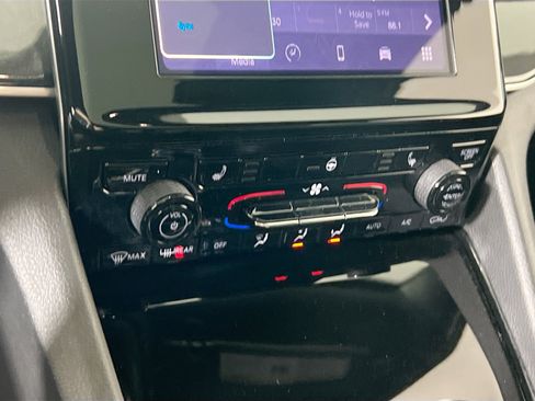 Used 2023 Jeep Grand Cherokee Altitude image 14