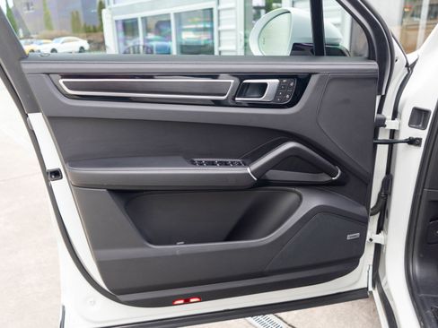 Used 2022 Porsche Cayenne GTS image 10