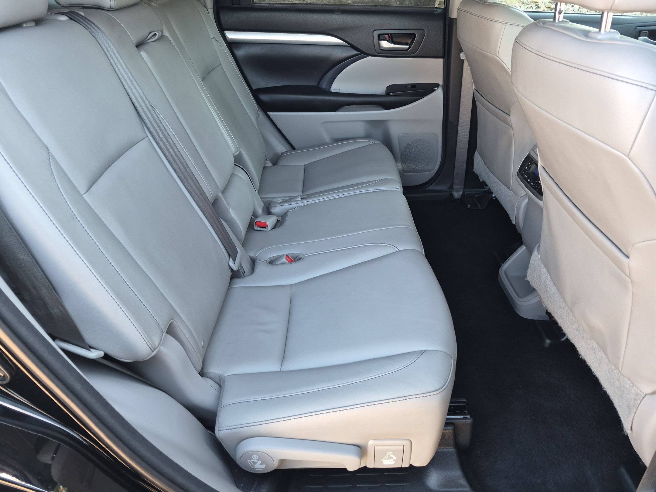 Used 2016 Toyota Highlander XLE AWD/4WD image 31