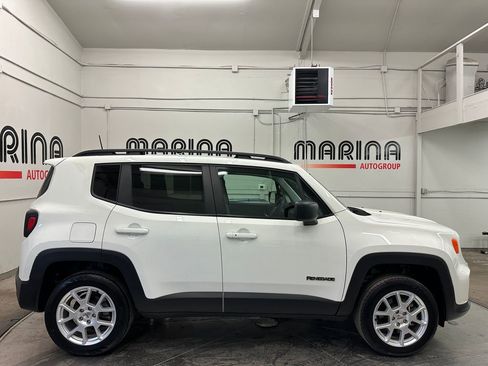 Certified 2022 Jeep Renegade Latitude w/ Convenience Group image 11