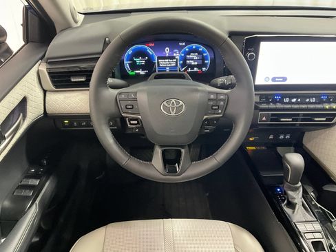 Used 2026 Toyota Camry XLE w/ Premium Plus Package AWD/4WD image 7