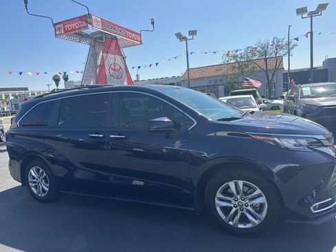 Used 2023 Toyota Sienna XLE w/ XLE Plus Package image 10