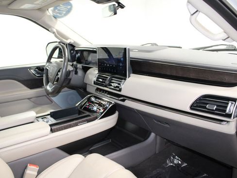Used 2023 Lincoln Navigator Reserve AWD/4WD image 33