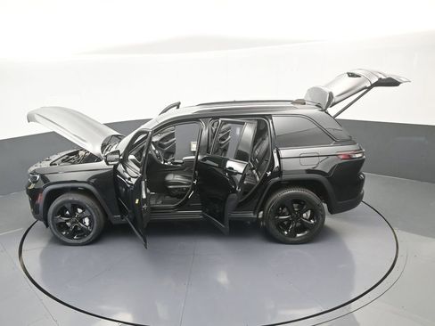 Used 2023 Jeep Grand Cherokee Limited w/ Black Appearance Package image 68