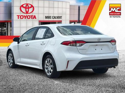 Used 2024 Toyota Corolla LE FWD image 3