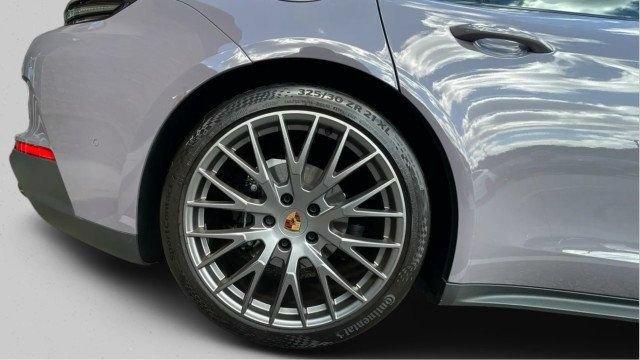 Used 2025 Porsche Panamera 4 w/ Premium Package AWD/4WD image 23
