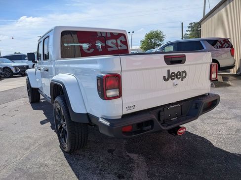 Used 2025 Jeep Gladiator Sport AWD/4WD image 3