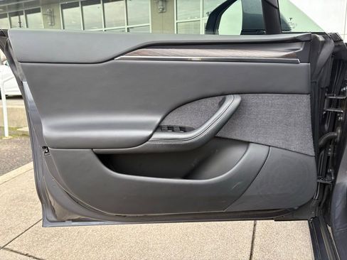 Used 2022 Tesla Model S image 11